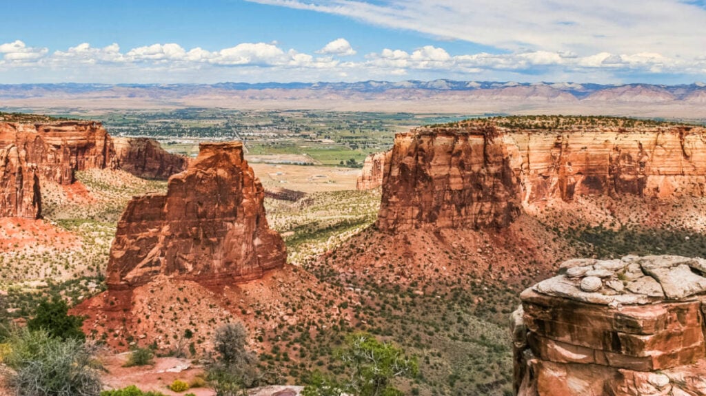 Vista aérea de las formaciones de arenisca en el Monumento Nacional de Colorado