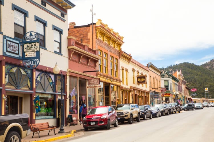 Vista de la avenida principal del centro de Idaho Springs