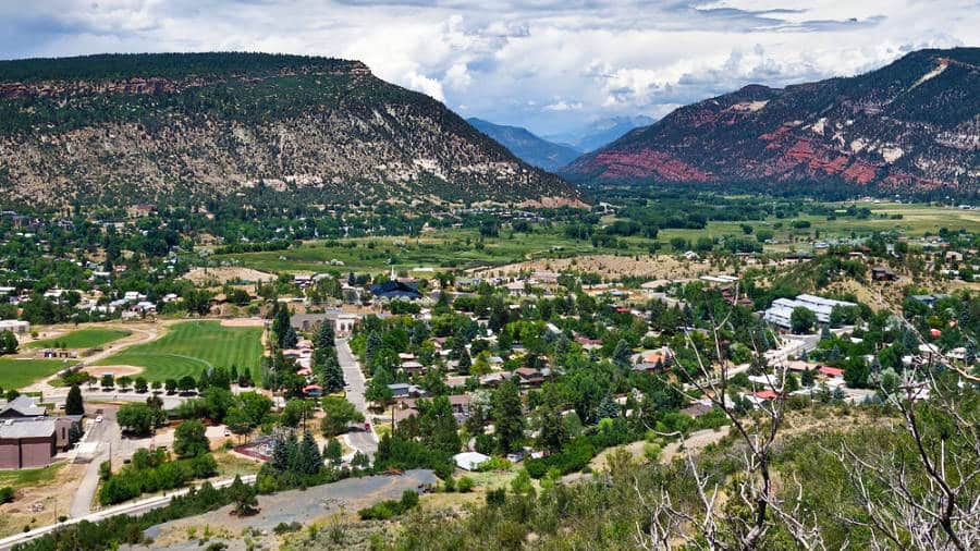 Vista aérea del valle del río Animas y el vecindario en el área de Fort Lewis College
