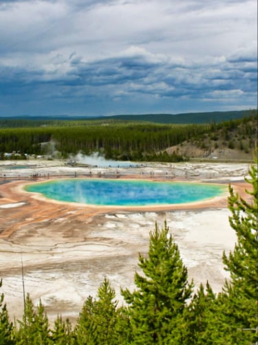 Vista aérea de la Gran Primavera Prismática en el Parque Nacional de Yellowstone