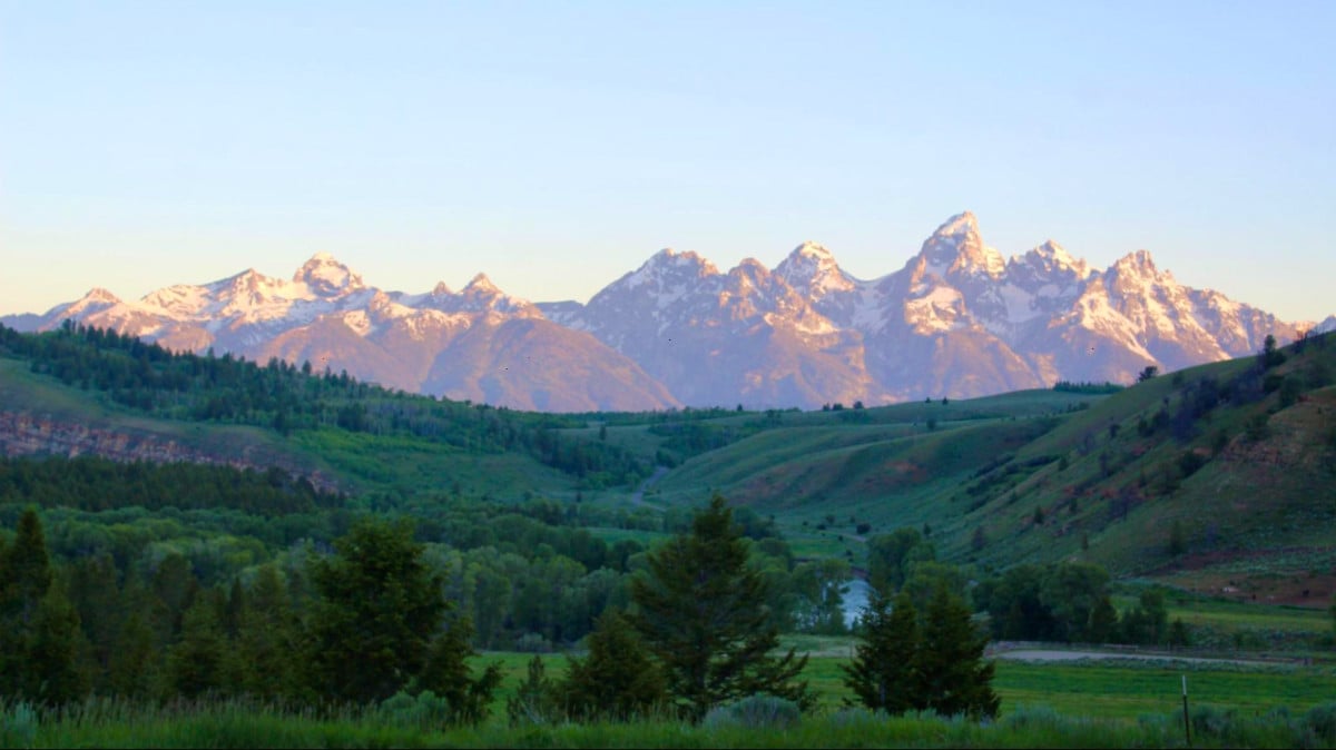 Vista panorámica del Parque Nacional Grand Teton desde la distancia