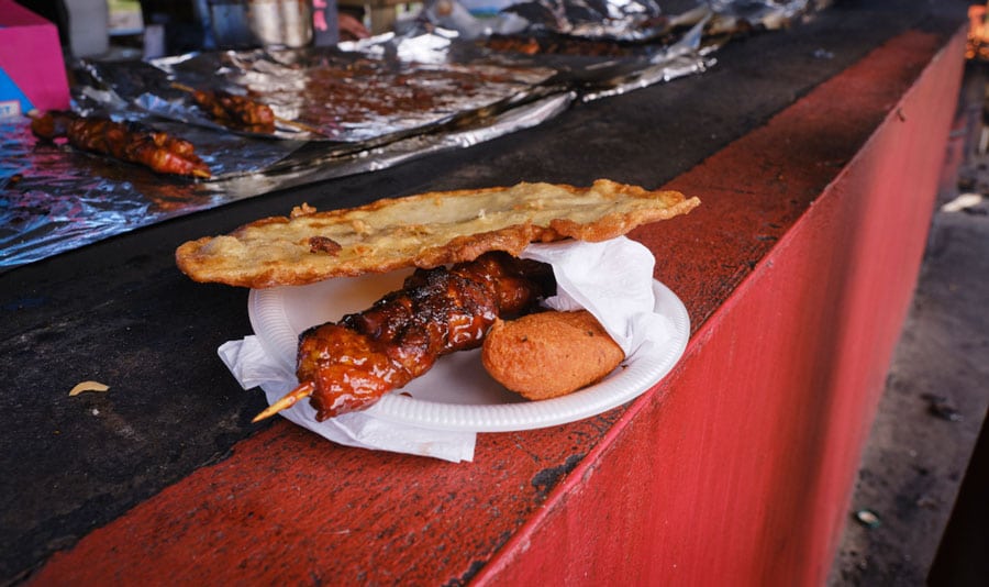 Vista de alimentos en un plato en Puerto Rico