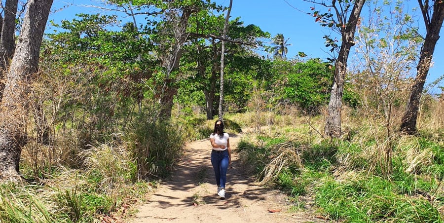 Vista del autor en medio de un desierto en Puerto Rico
