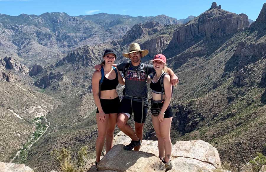 La autora con sus amigos en la cumbre de Blackett's Ridge