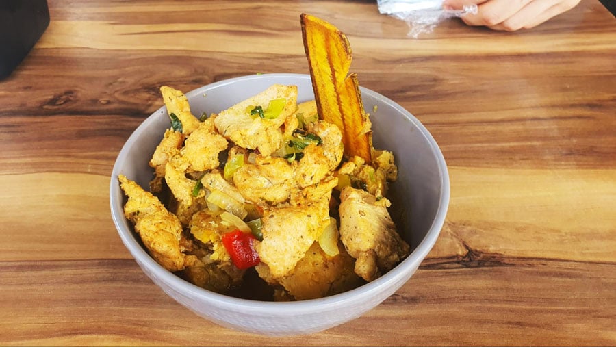 Vista de un mofongo tradicional en un bol