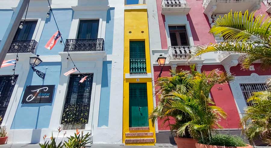 La Casa Estrecha en San Juan desde el exterior