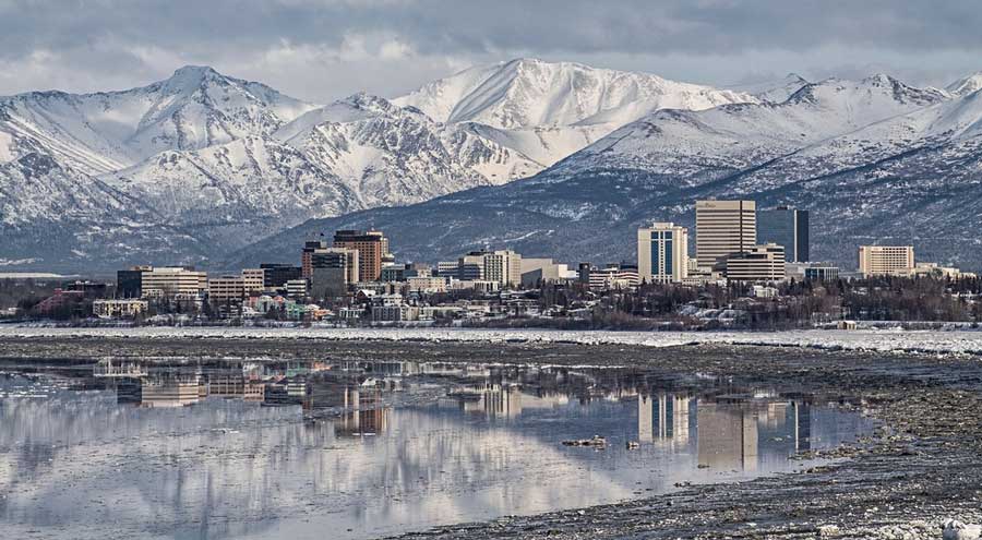 Vista desde la ciudad de Anchorage durante la temporada de invierno
